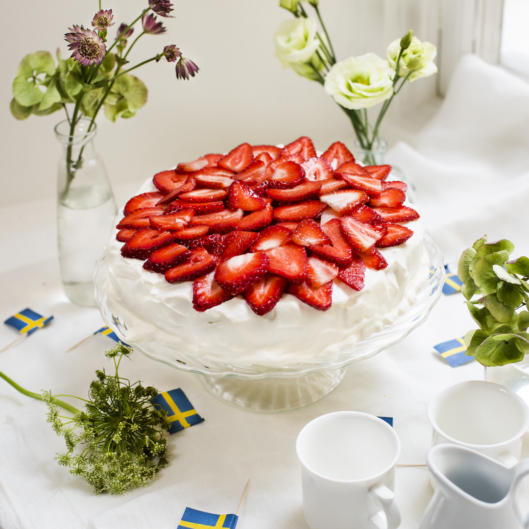 Strawberry Cake - Ankarsrum Australia