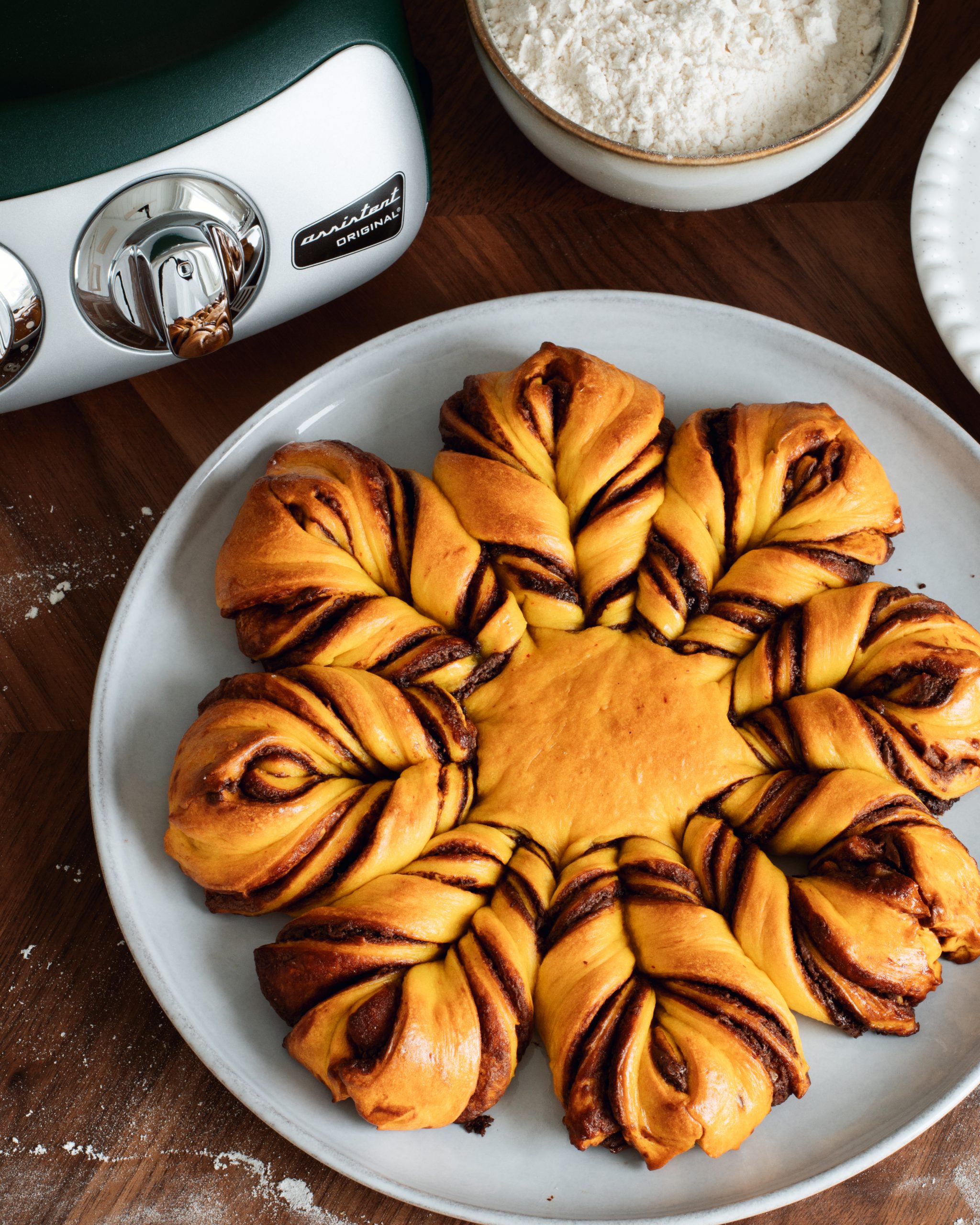 Saffron star bread - Ankarsrum Canada