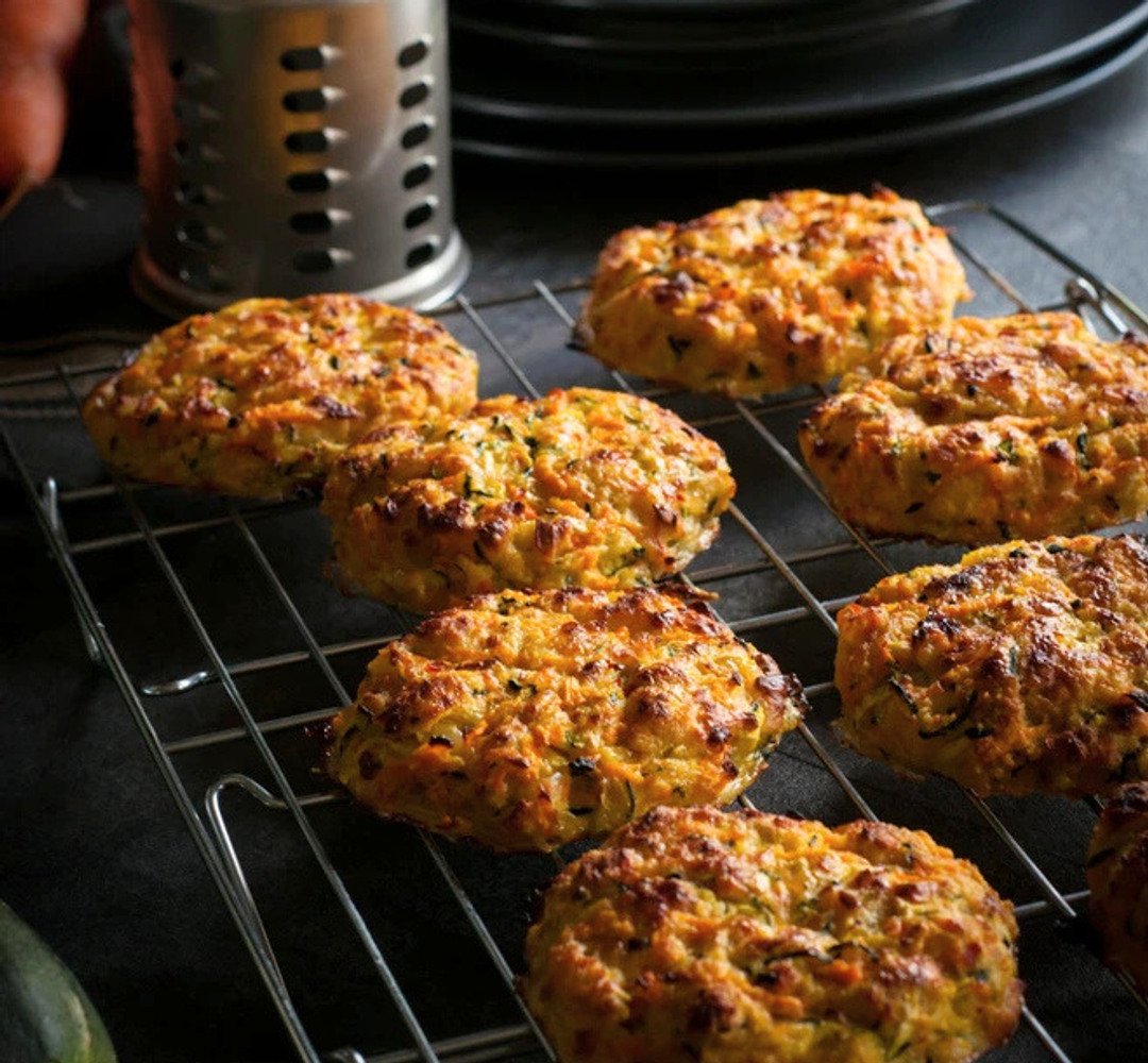 Färska morots-, zucchini- och halloumi-burgare