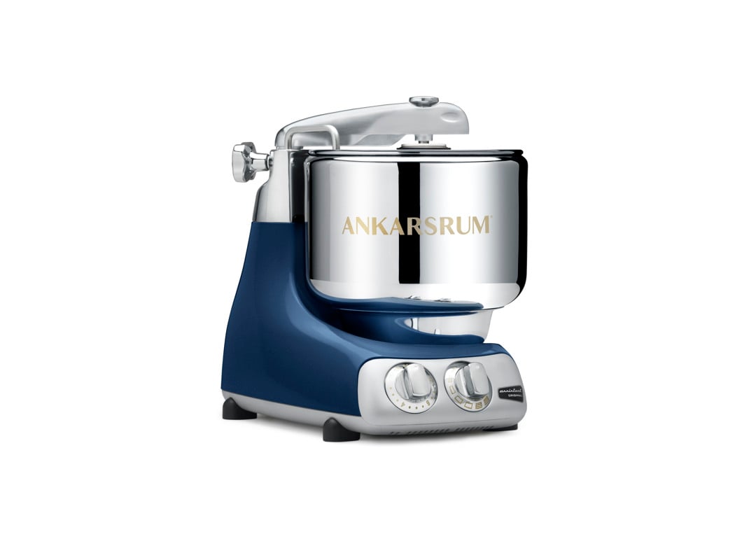 An Ankarsrum Assistent Original in color Ocean Blue on a white background.