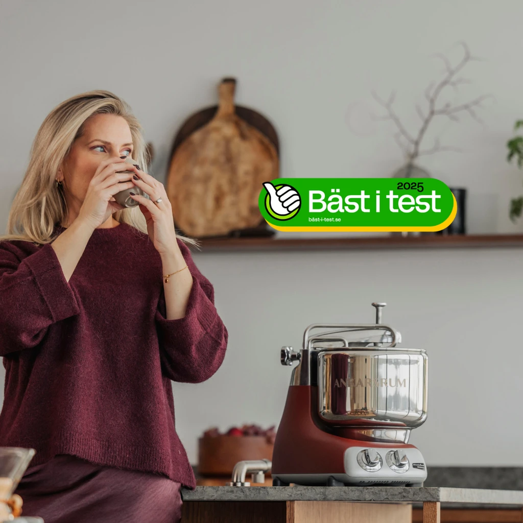 Middag med vänner och Ankarsrum Assistent Original – testvinnare 2025 och det smarta valet för matälskare