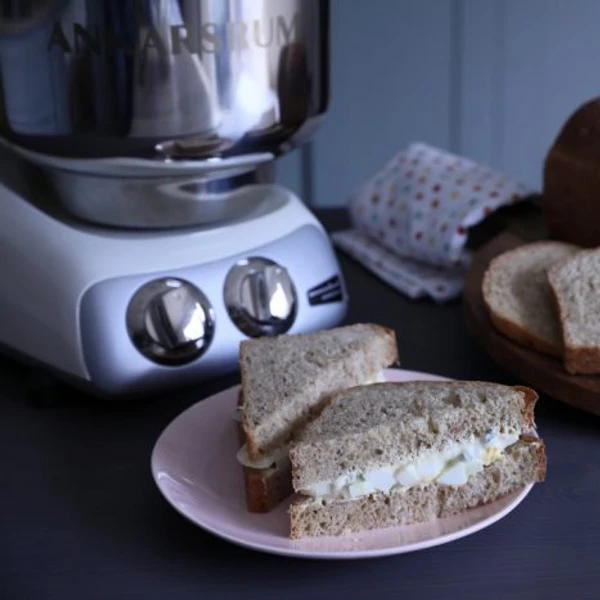 A deliciously hearty 7 grain sandwich bread.