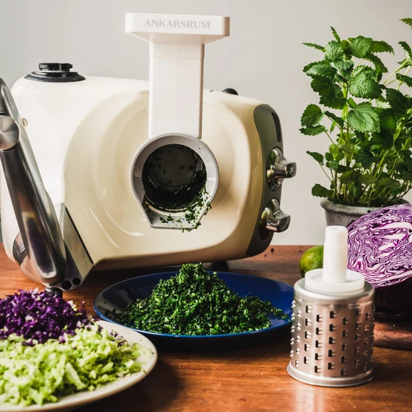 Ankarsrums grönsaksskärare har finhackat kål och andra grönsaker.