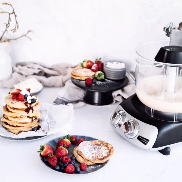 Luftige og deilige amerikanske pannekaker! Luksuriøs helgefrokost, brunsj eller lunsj. Lag røren med vår blender eller vispebolle og visper.