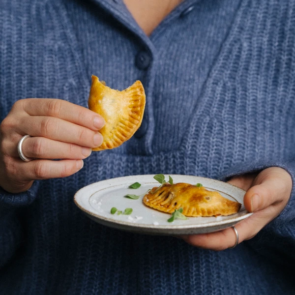 Empanadas with minced lamb, olives, feta cheese and raisins. Like pirogues but with thinner dough and tastier filling. Perfect for that "in between" meal.