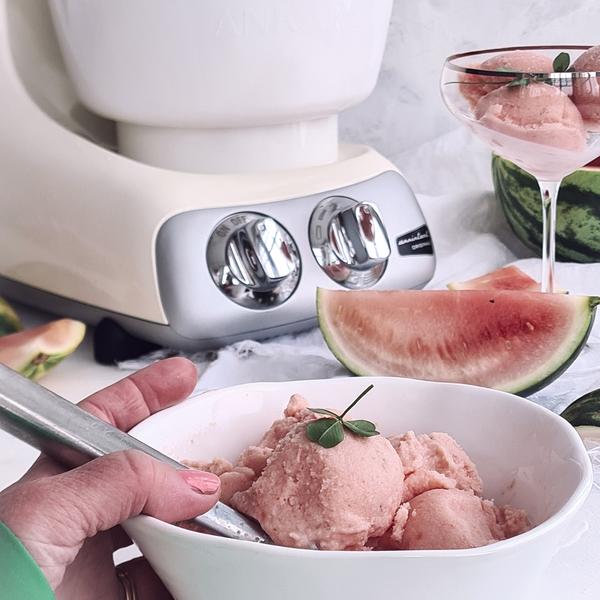 Watermelon sorbet is refreshing and easy to make with our Ice cream maker. Tips! Top the sorbet with sparkling wine and you have a delicious summer drink!