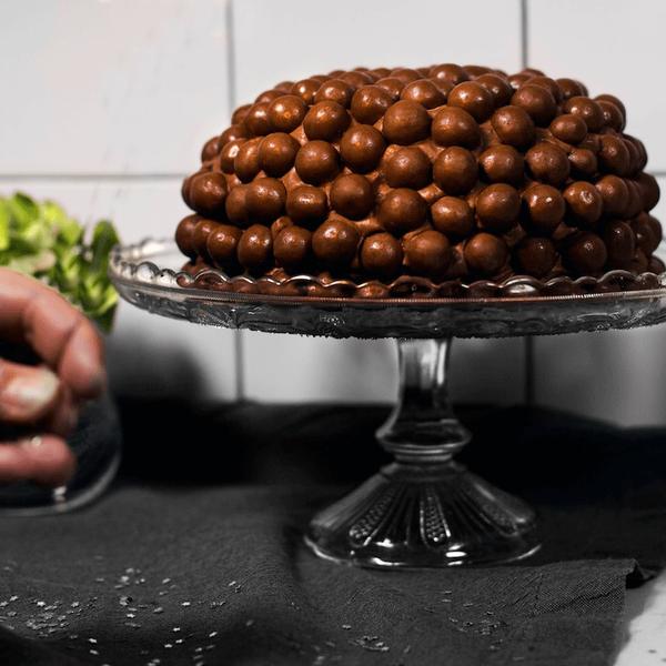 Wer möchte nicht diesen luxuriösen Schokoladenkuchen als Dessert an Heiligabend essen?
