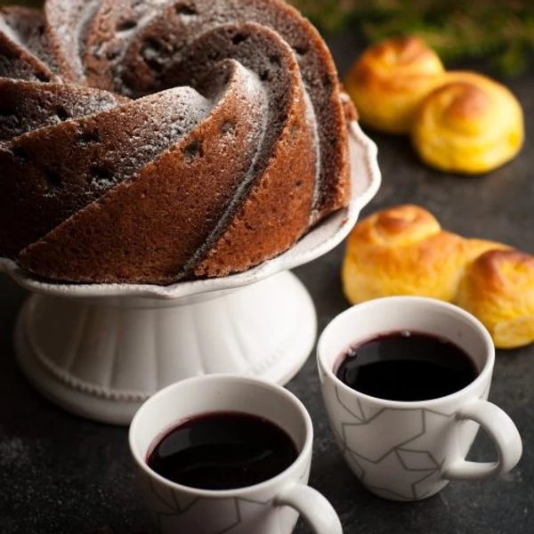 Here is a recipe for the perfect mulled wine cake with raisins. 
