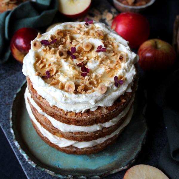 An autumn cake full of lovely red apples, hazelnuts and smooth mascarpone cream. It can be made into a tall, layered cake or a large single layer.  Depending on the season, the apples can be replaced with berries.