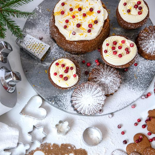 One large and three small Classic Christmas Cakes with Lingonberry Jam