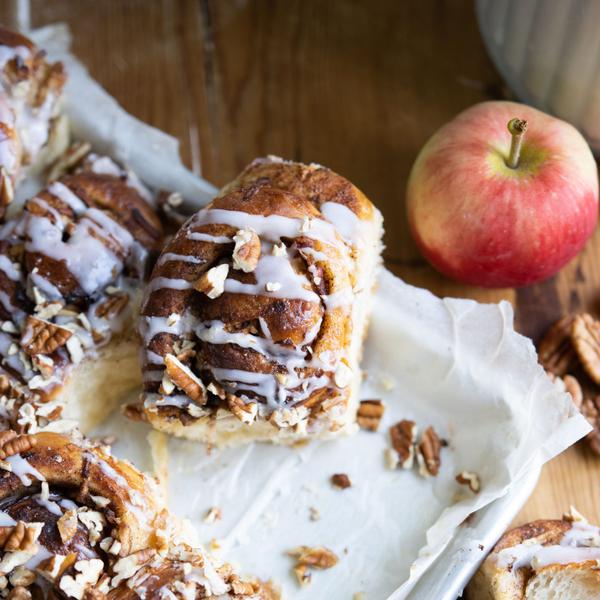 Experience the warm, homemade goodness of American Cinnamon Buns, lovingly crafted with the sweet embrace of apples and the delightful crunch of pecans.