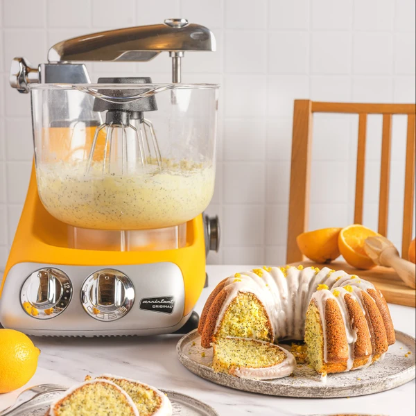 Prova la nostra irresistibile bundt cake limone e arancia, con una gustosa glassa al limone.