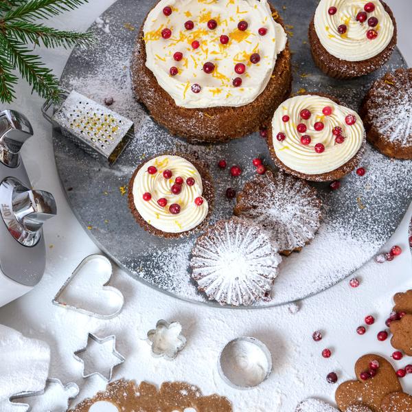 A lovely Christmas cake with frosting and lingonberries.