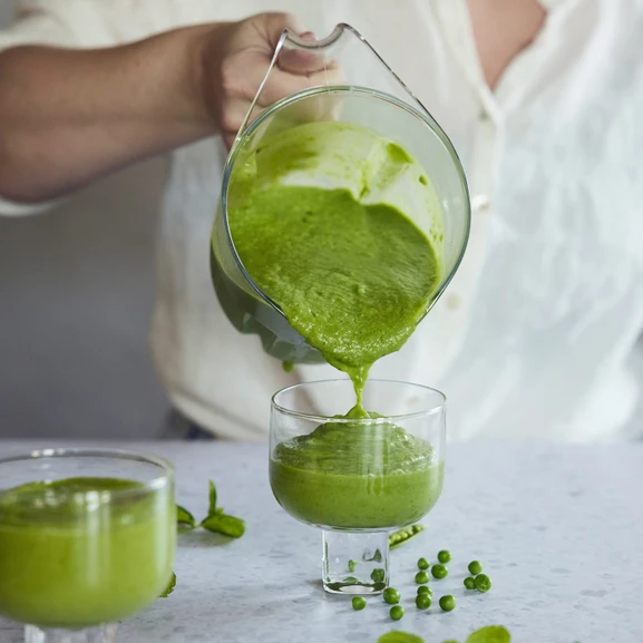 Mixa smoothie med blender från Ankarsrum till helgfrukost hemma