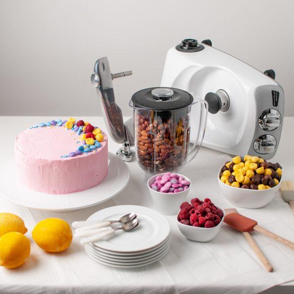 A tasty Easter cake with a gluten-free nut meringue. Choose your favourite nuts or seeds and mix them in our Blender!