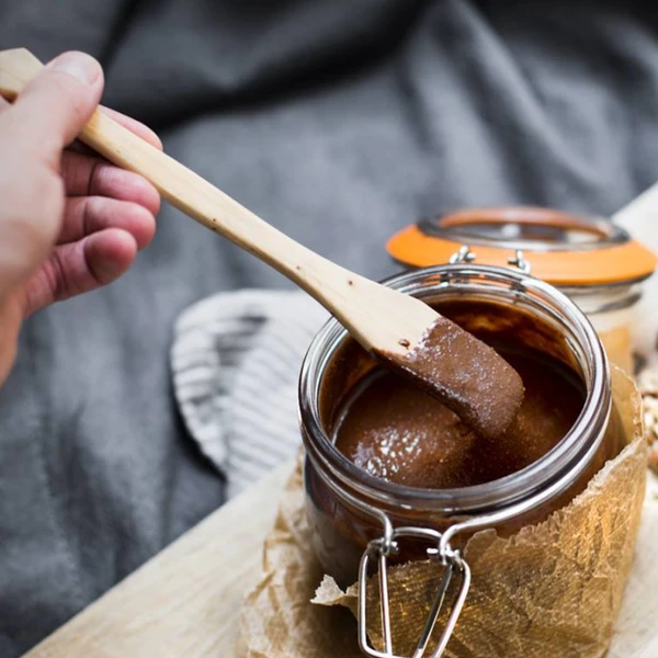 Helt naturligt! Lav din egen lækre hasselnødcreme med helt naturlige ingredienser. Det er mega lækkert til både morgenmad og dessert! 