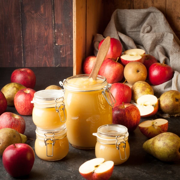 Gör ditt eget päron- och äppelmos. Med passertillsatsen är det både snabbt och enkelt! 