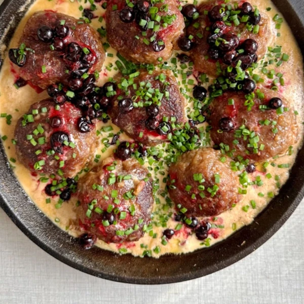 Home-made juicy meatballs