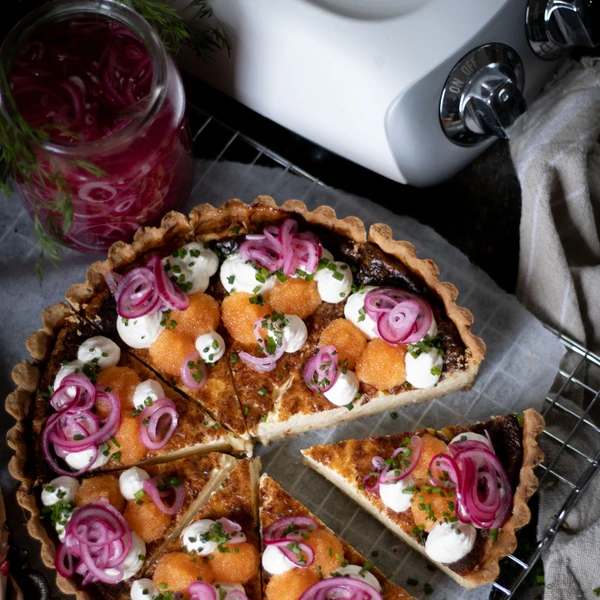 A Swedish summer classic. Pie with cheese, Västerbottenost, and roe.