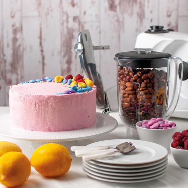 A tasty Easter cake with a gluten-free nut meringue. Choose your favourite nuts or seeds and mix them in our Blender!