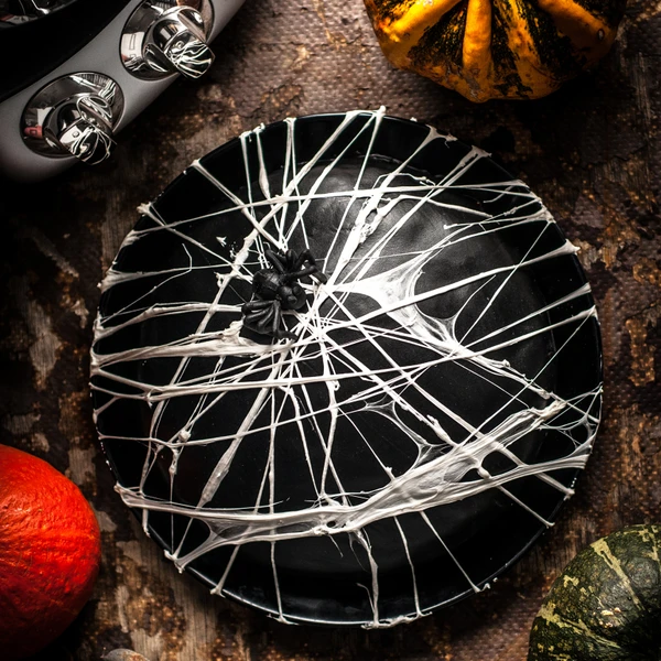 Mehr Inspiration für Halloween. Hier findest Du ein Rezept für einen Karotten-Kürbis-Kuchen mit Vanilleglasur und Marzipan