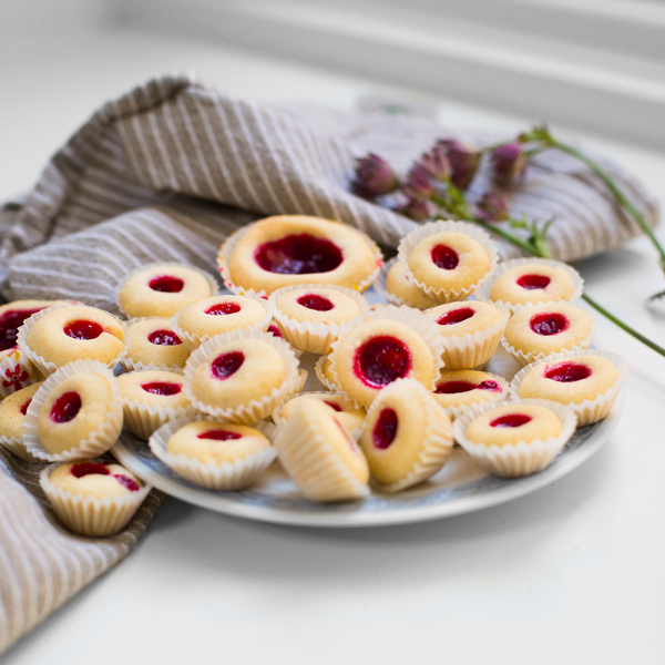 Invite your friends or family over for some home made raspberry cookies. 