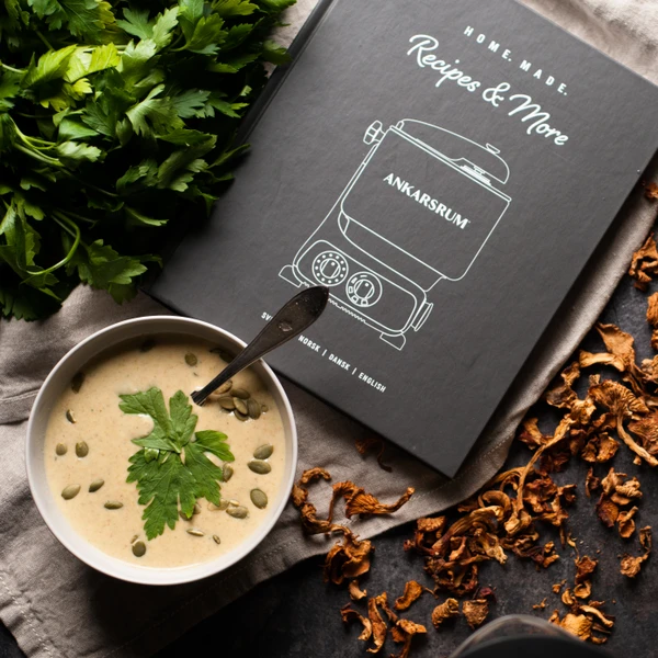 Creamy soup with autumn mushrooms, make it vegan by choosing herbal alternatives. 