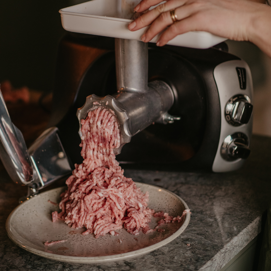 Julmys med hemlagad julkorv gjord i Ankarsrum kรถttkvarn.