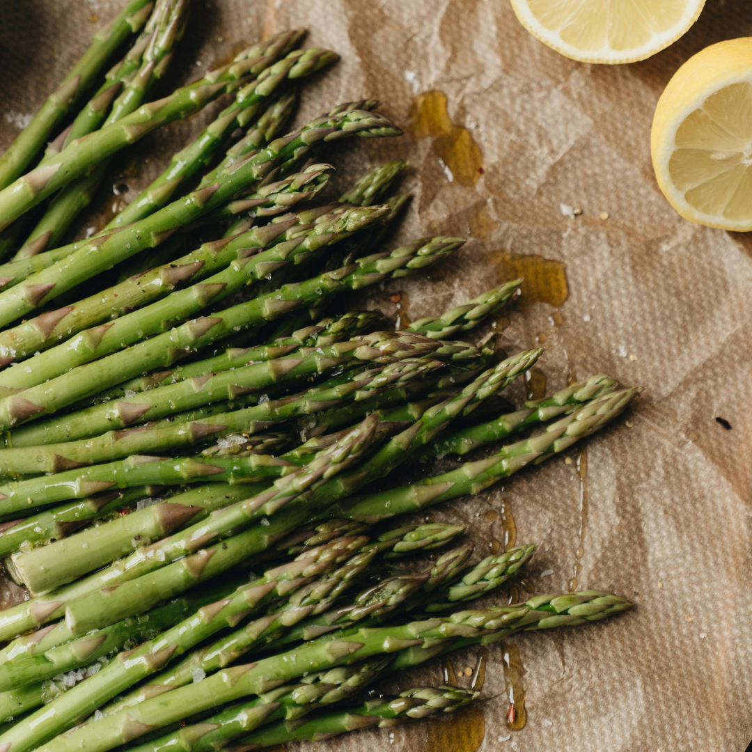 Grön sparris med citron och olivolja – vårens primörer på ett enkelt och fräscht sätt